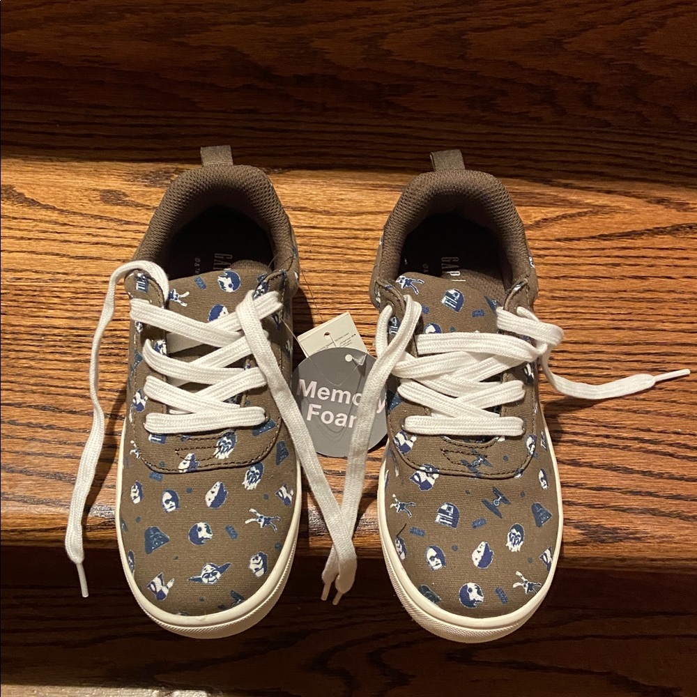 NWT Gap Kids/Star Wars Khaki and Blue Kids Lace Up Sneakers Size 4